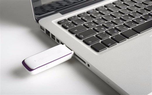 自动复制插入电脑的U盘中的文件，这技能大神都不一定会！