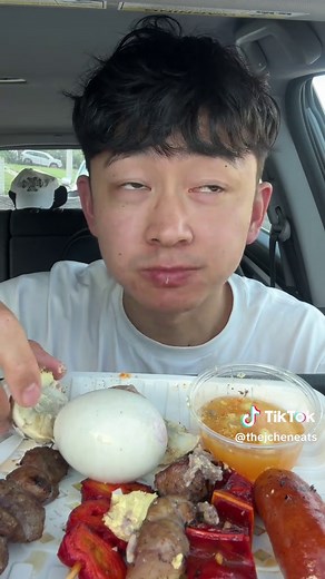 Trying Balut: First Time Eating Fertilized Duck Egg 🥚