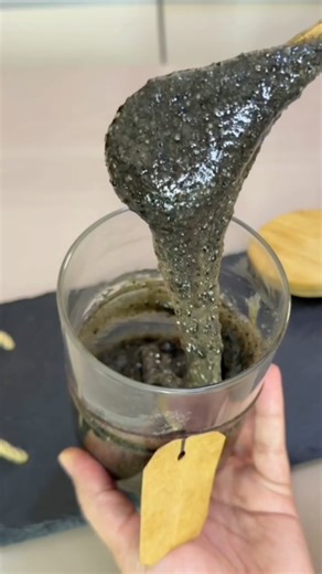 Majda RH on Instagram‎: "⁨ الذهب الأسود كنز العلاج من أي داء ثلات ملاعق حبة سوداء ملعقتين زنجلان محمر نصف كأس عسل طبيعي⁩"‎