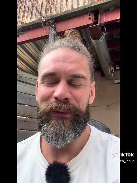 Mastering Elevator Pitches for Investor Engagement