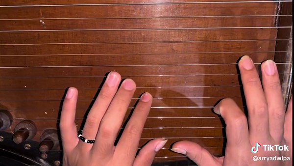 Lagu Kembang Tanjung: Alunan Musik Kacapi Sunda