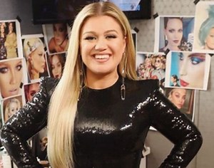 How to Contact Kelly Clarkson: Phone Number, Fanmail Address, Email Id, Whatsapp, Mailing Address | Star Contact Details
