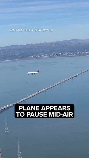 Video appears to show plane hanging in the air #shorts #planes #parallax #fyp