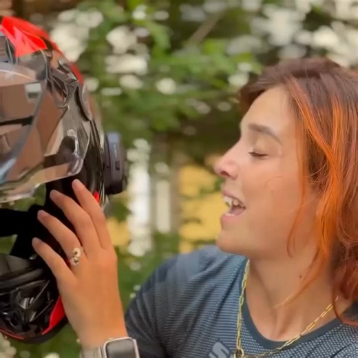 9.6K views | ️ Compatto. Potente. Sempre connesso. U-COM 7R è l’interfono ultrasottile che ti accompagna ovunque. Audio HD, lunga autonomia, compatibilità totale. E sì… è anche waterproof. | Interphone Global | Facebook