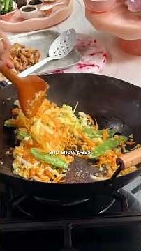 The BEST one pan noodles I know how to make 🙌 My version of Filipino Pancit Bihon