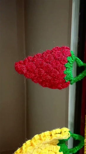 strawberry crochet toran 🍓 #crochet #knitting #handmade #diy #shorts #shortsfeed