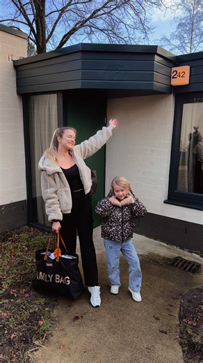 THALISSA - FAMILY VACAY on Instagram: "Cottage tour: 4 persoons VIP cottage in @centerparcs_devossemeren 📍😍🧖🏼‍♀️🌳 Advertentie @centerparcsbe #centerparcs #cottage #sauna #weekendjeweg #fyp"