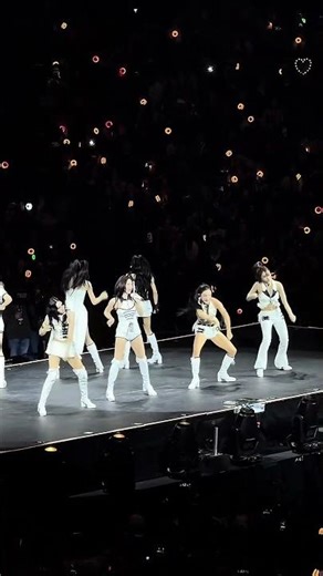 TWICE commands the Oakland stage with “Set Me Free.” #twice #thisisfor #kpop #concert