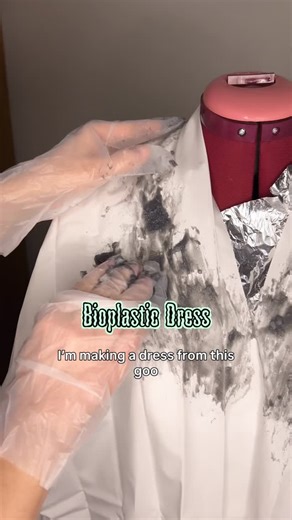 Carolina Dahlberg | Nature inspired fashion & Fiber art on Instagram: "Will this bioplastic ever become wearable?👗🫟 This is my first attempt at making a dress from homemade bioplastic with ingredients from my kitchen.🥣 It’s messy and lumpy and far from perfect, but it’s fun and I sure will try this again. For now I’m draping this gooey mass onto my mannequin to form the shape of a dress. Who knows, maybe it will be wearable. 🧪 Follow to see more wearable art experiments and fashion design pi