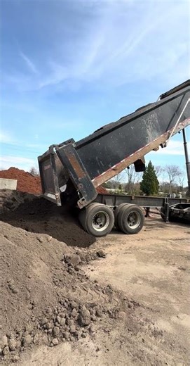 Trailer load of loam getting dropped dump trailer #heavymachinery #landscape #dirtwork #dumpertruck