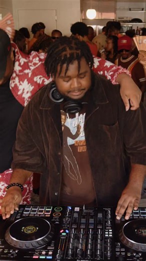 Club 1BD on Instagram: "Transition so smooth even Huey would’ve had to respect it 😮‍💨 Watch the full mix ft. @smacksthedj out now on Youtube 🖥️ Cheers to @reyalibre getting this party started 🥂 🔗 in bio Track IDs: Boondocks Theme Song - @kingasheru_ga Just a Lil Bit - @50cent #Club1bd #Huey #DJTransitions #Nostalgia #boondocks"