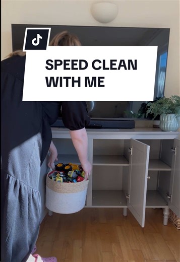 Speed clean with me except it actually took a couple of HOURS 🫠 worth it though, I always feel so much better after decluttering and organising the toys. My brain can have a rest now #speedclean #mumhacks #cleanwithme #tidywithme