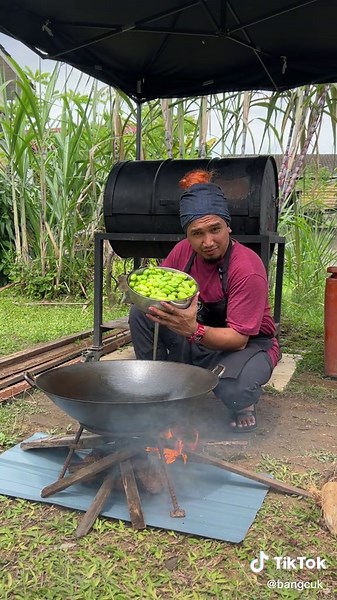 Outdoor Cooking with a Wok: Fresh Vegetable Recipe
