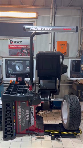 🔧 Hunter Road Force Elite – acum la Autotop Slatina! Tehnologia care schimbă complet echilibrarea roților. 🔹 Măsoară forța radială a anvelopei 🔹 Simulează condițiile reale de drum 🔹 Detectează imperfecțiunile ascunse ale jantei și anvelopei 🔹 Oferă raport complet și poziția ideală pentru montaj 🔹 Precizie la zecime de gram – echilibrare SmartWeight® 📋 Rezultatul: confort, stabilitate și siguranță la nivel premium. 📍 Autotop Slatina – Vulcanizare & Service modern #AutotopSlatina #HunterRo
