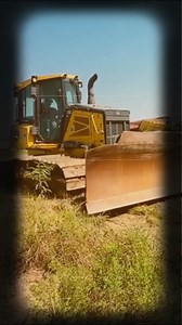 Check out some creepy crawlers this Halloween 👻🕸️🎃 Find dozens of crawler loaders on Equipmentfacts! Browse now to find some treats (no tricks, we promise! 🔗 in bio to browse #EquipmentAuction #Equipment #Auction #Crawler #Dozer #Dozers #Construction #ConstructionEquipment #OnlineAuction #Bulldozer | Equipmentfacts