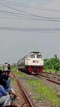 KA Betmaloka tengker berhenti di St. Porong#keretaapiindonesia #porong