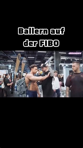 Lukas Ballert on Instagram: "Ausnahmsweise mal Bodybuilder statt Ballermann😂 Umfrage auf der FIBO Fitnessmesse💪"