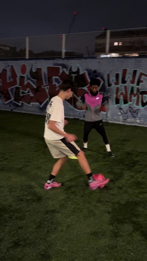 First touch sets the tempo. Simple drills, game-ready habits. ⚽️ @Am’ @⚡️ #footballcoaching #playerdevelopment #footballtraining #skilldevelopmemt #grassrootsfootballl