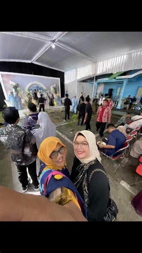 Room mate Umroh 2025. Happy wedding bu guru Realita… Samara till jannah Aamiin 🤲🏻 #wedding