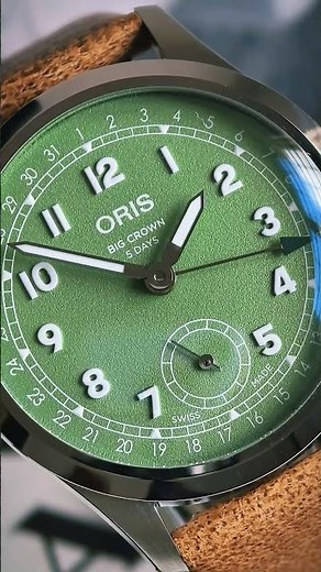 Observing how smooth the ORIS Big Crown Pointer Date is. Mesmerizing. #oris #orisbigcrown