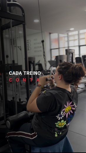 Um simples hábito pode mudar o teu dia. E um dia atrás do outro… muda-te a ti. 💪✨ No Generation, cada treino conta. Conta para a tua saúde, para a tua energia e para a tua melhor versão. Começa hoje, não precisa de ser perfeito, precisa é de ser feito. 👉 Envia mensagem e vem treinar connosco. | Generation FIT Center