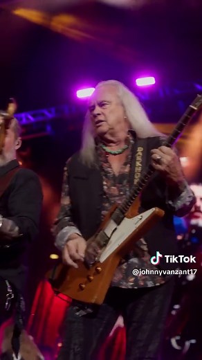 Listen to them strings sing together - that's Southern harmony right there, y'all. This magic happens every night. Who's catchin' it live? #freebird #skynyrd