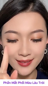 ✨ BÍ KÍP TRANG ĐIỂM MẮT SIÊU NHANH - CỰC XINH ✨ Chỉ với phấn mắt 2 màu dạng bút, bạn đã có ngay đôi mắt long lanh, sắc nét, không cần lo lắng phối màu phức tạp! 🔑 Ưu điểm: ✔️ 2 màu trong 1 & Nhũ sáng bắt sáng tuyệt vời. ✔️ Dễ dàng tán, phù hợp cả người mới làm quen với trang điểm ✔️ Được dùng làm bắt sáng cho cả gò má, sống mũi. 💖 Mua ngay để nhận ưu đãi đặc biệt hôm nay! 💖 | Trang Điểm Toàn Quốc
