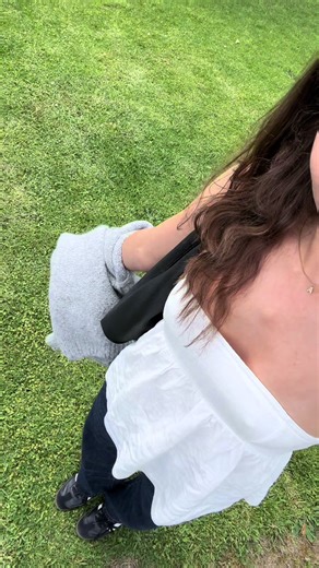 Never have to carry anything 🙆🏽‍♀️💅👫🏽🤍🤩 #fyp #imjustagirl #foryou #girl