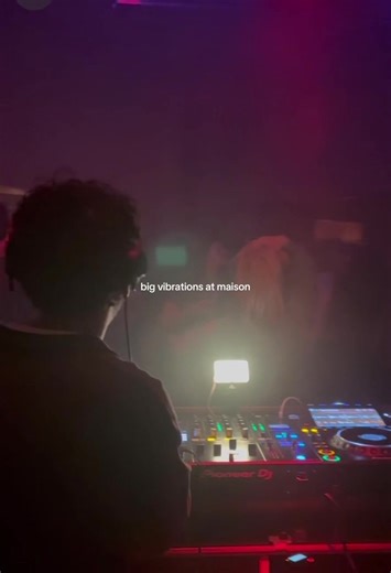 Big Vibrations: A Dance Experience at Maison