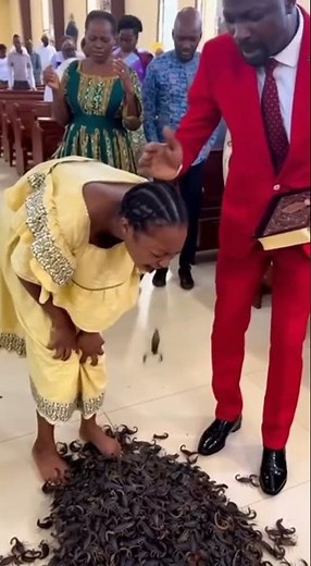 Woman vomit many poison during powerful deliverance