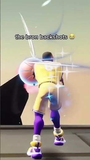 Lebron James gives BACKSHOTS with basketball to Velma #shorts #multiversus #backshots