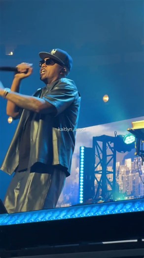 Nas performs It Ain’t Hard To Tell live #nas #essencefest