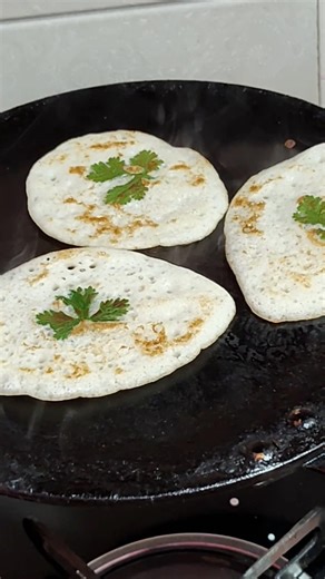 Tiny But Super Delicious – Mini Rice Chilla Seasoned With Dhaniya Is Breakfast Goals! 😱💛