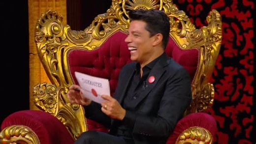 Nuno Markl on Instagram: "Sábado, no Taskmaster, celebramos entusiasticamente a emocionante vida de escritório! É a estreia da temporada 6. O mestre @vascopalmeirim julgando sem piedade cinco almas e seus talentos - será que plastificar documentos é um deles? Com @ruimelo, @gabrielalrbarros, @nenaavelhahiena, @candycosta e o convidado especial @diogopicarra. Tirai a vossa senha e esperai até sábado, depois do Telejornal!"