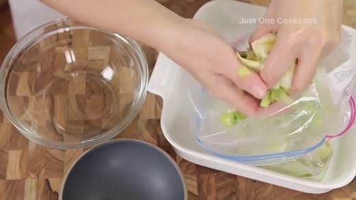 Japanese Pickled Cabbage (Video) キャベツの浅漬け