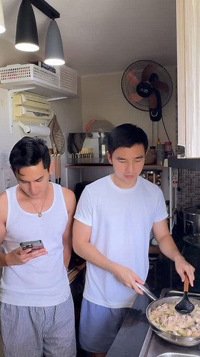 Crispy breakfast… 🤔 #RamVin Alvin Yu | Ram Mancelita