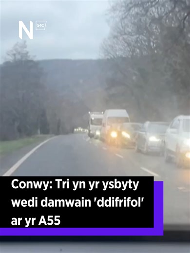 Mae tri o bobl yn yr ysbyty yn dilyn 'gwrthdrawiad difrifol' ar ffordd yr A55 yn Sir Conwy. Dyma'r olygfa ar ffordd yr A470 brynhawn Iau, 29 Ionawr wedi i draffig gael ei ddargyfeirio. Mae'r A55 bellach wedi ail-agor yn rhannol. Three people are in hospital following a 'serious collision' on the A55 road in Conwy County. This is the scene on the A470 road on Thursday afternoon, 29 January after traffic was diverted. The A55 has now partially reopened. #cymru #cymraeg #conwy #a470