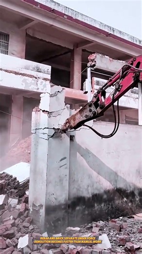Excavator Hydraulic Breaker Demolishes Reinforced Concrete Walls with Repeated Impact Force