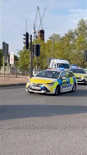 Police Convoy Responding in London 🇬🇧