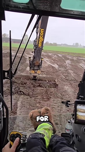 122K views · 57 reactions | Don’t mistake this bucket for a regular one—it’s built for perfection. #gradingwork #heavyequipmentskills #fblifestyle | Taylor’s on Toft | Facebook