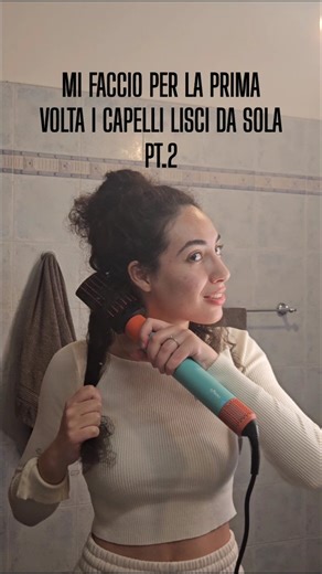 Marta | La 1° Curly Expert d'Italia on Instagram: "E tu come lo utilizzi? Ho sbagliato qualcosa vero?😂 Quando si tratta di capelli ricci sono una mentore e vi risolverò qualsiasi situazione ma se si parla di capelli lisci fatevi il segno della croce😅. Grazie @elianabertrand @dyson_it 🫂 P.s. trovate la parte 1 nel profilo scorrendo in giù. Marta La tua curly expert"