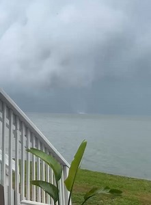 338K views · 1.2K reactions | Brief waterspout spotted off Coquina Key in South St Petersburg as squall line passed. Improving weather this afternoon as cooler and drier weather arrives behind cold front.  Jesse Morse #Florida | FOX 13's Paul Dellegatto | Facebook