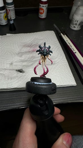 Andy B on Instagram: "The process so far on the Neuroloid, which is one of two that accompanies the Neurotyrant. Hoping this is going to be something I’ll have ready for FMS 2026. 🤞🏻 #warhammercommunity #paintingwarhammer #neurotyrant #tyranids #paintingwarhammer40k #warhammer #warhammer40k #leviathan #paintingminiatures"