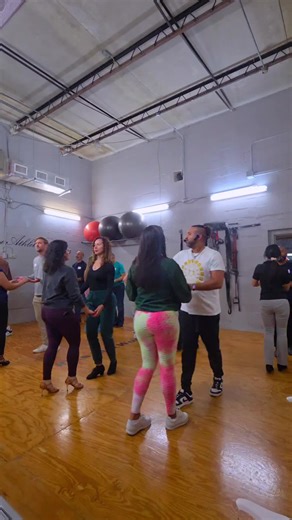 🎥 Salsa 2 from last night. Here’s a look at our students working through the partnerwork we practiced in class. You can see the progress building and the confidence growing each week. We’re proud of the work happening here. 🔥 👇 Drop a 👏 to show them some love 👉 Ready to grow your Salsa? Join us at TonosLatinDance.com 📍 Tonos Latin Dance 5135 W Cypress St Tampa, FL #TonosLatinDance #Salsa2 #SalsaClass #SalsaTampa #LearnSalsa