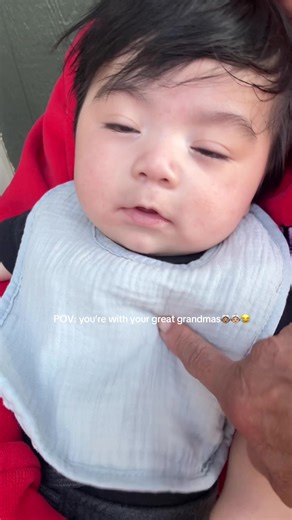 Heartwarming Moments with Great Grandmas and Cute Baby