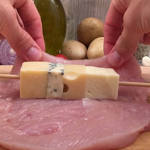 397K views · 2.1K reactions | Selbstgemachte Kroketten mit Schnitzel-Spießen! Mit Käse Füllung 朗 | Chefclub DE | Facebook