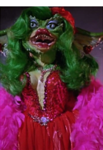 Serving Camp Sunday: Greta, the trans-coded Gremlin in Gremlins 2: The New Batch ('90). 💃 #classicmovies #90smovies #lgbtqia