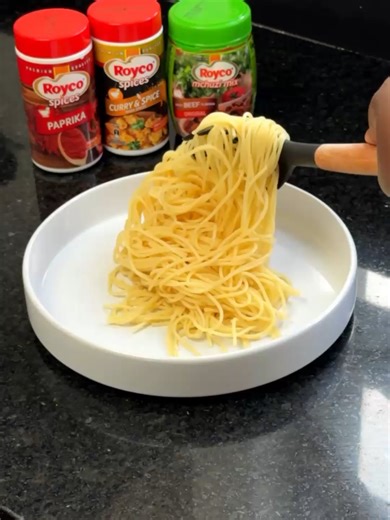 Ni last week of Ramadan na steps chache tu and you have a delicious meal that sorts you for Iftar! Spaghetti soft, meatballs juicy and flavour so deep you can feel to the bone. Follow this recipe step by step and we guarantee kila bite itakuwa full of flavour, rich in taste, na familia yako itaomba seconds before you even sit down. #roycopikakamawewe #sharethegood #makesmealsgreat