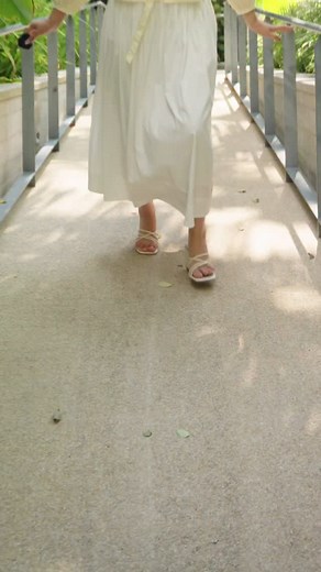 Sometimes I feel lucky that we humans are not mind readers, cuz then it’s not the thought that counts, it’s how we say it 🤪 Same meaning, different tone can have completely different outcome. Even complimenting your boyfriend is a bit of an art form. Call it “gentle manipulatio if you want, I would rather call it “survival skills” 😮‍💨 But at the end of the day, nothing beats being sincere. | Midiforreal