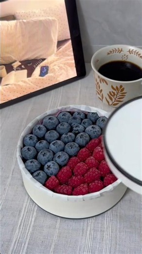 Blueberry and Raspberry Double Berry Crispy Cake#BlueberryDessert #TheWorldCan #Raspberry #Immersive